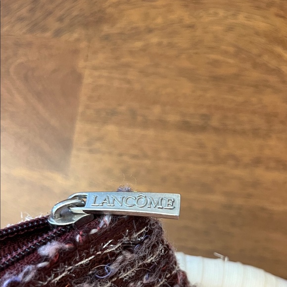 Lancome Textured Cosmetic Bag in Deep Burgundy Soap Dish Bath Bomb - Picture 5 of 6